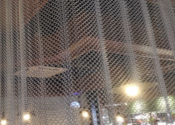 Украшение ячеистой сети занавеса Drapery катушки металла рассекателя космоса потолка