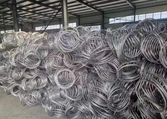 Легкая защитная сетка от падения камней, предлагающая легкую установку и обслуживание при одновременной обеспечении максимальной защиты от падения камней