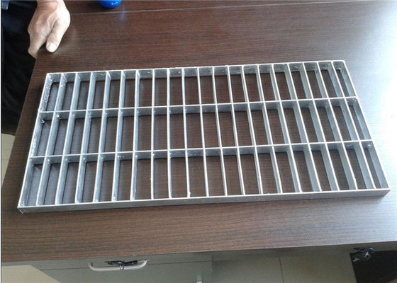 Окунутое горячее гальванизировало решетку Адвокатуры 32 x 5mm сваренную 19w4