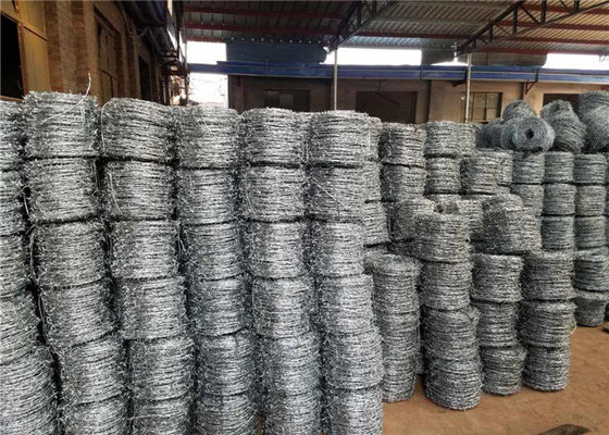 Колючая проволока 2.5mm Константина похищения скотного двора анти-